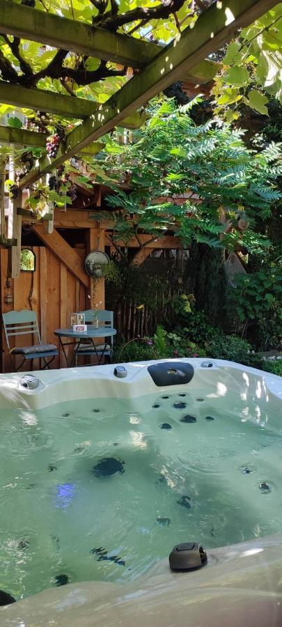 La Cabane Du Bon Chemin ,Spa لافال المظهر الخارجي الصورة